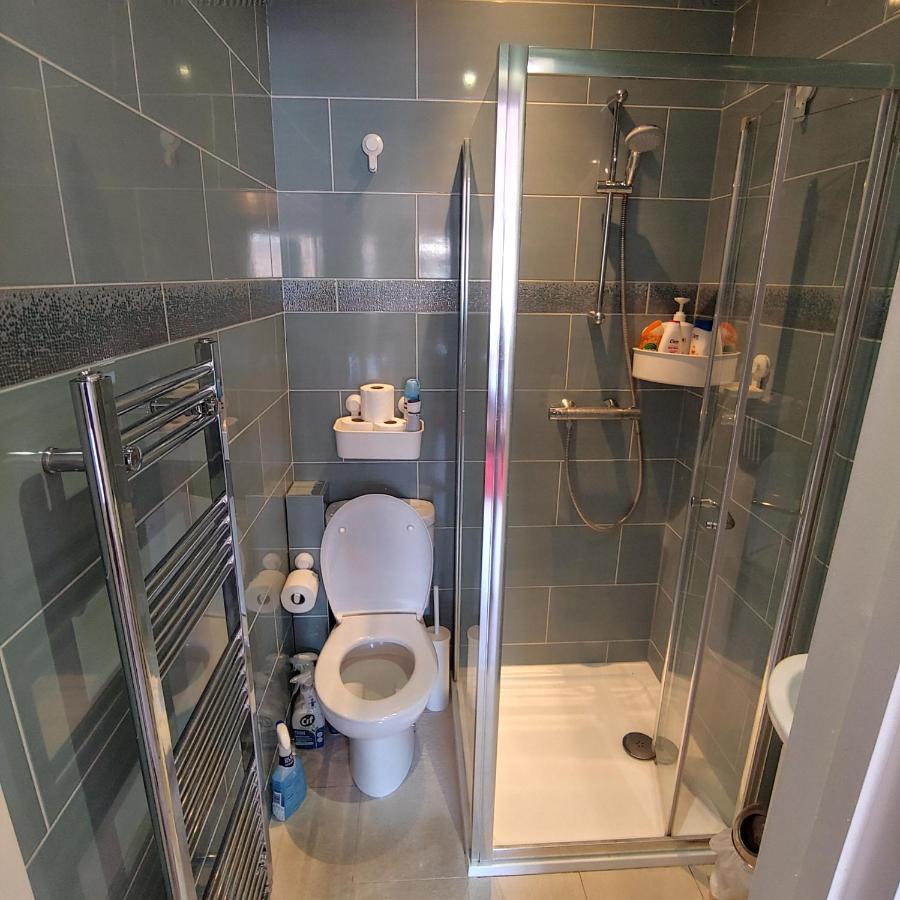 Ensuite Master Bedroom, Private Bathroom, Inside Family Home, Walking Distance To Harry Potter Watford  Buitenkant foto